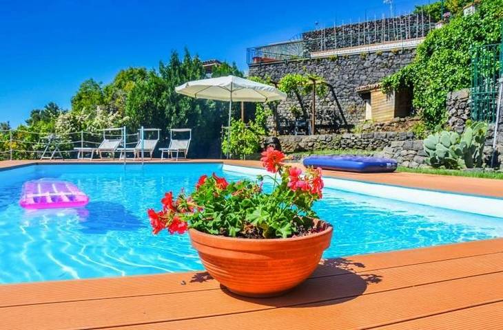 Villa per 10 persone, con Balcone e Terrazza nonché Giardino e Piscina a Pedara