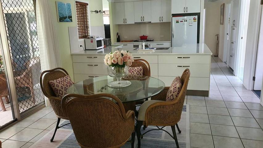 Holiday home for 8 people, with balcony and garden in Noosaville