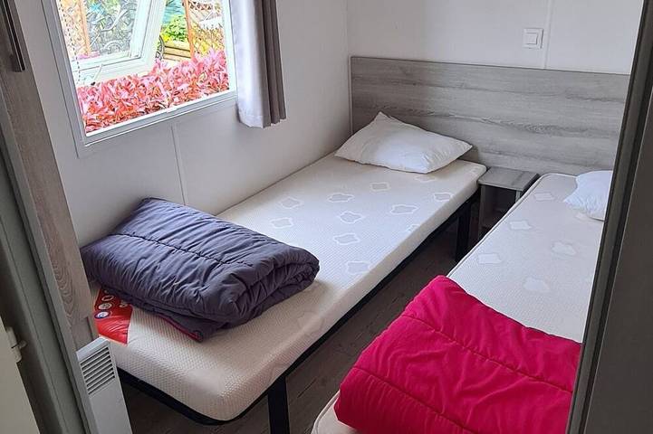 Mobil home pour 6 personnes, avec terrasse et piscine à Litteau - 4