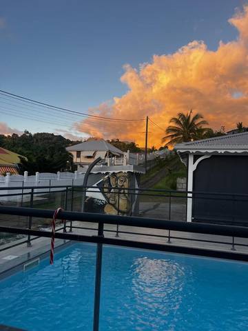 Location de vacances pour 4 personnes, avec piscine et jardin à Gourbeyre