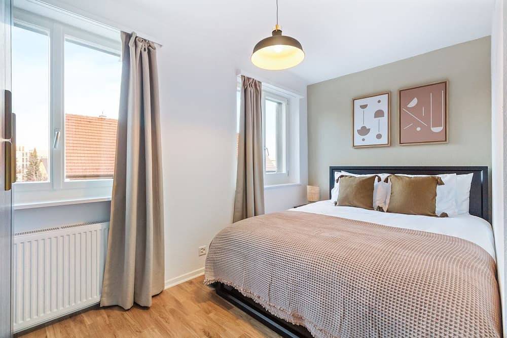 Ganze Wohnung, Sunny Oerlikon 3.5 Room w/ Balcony, 1min to Train Station, by Blueground in Zürich, Zürich Voralpen
