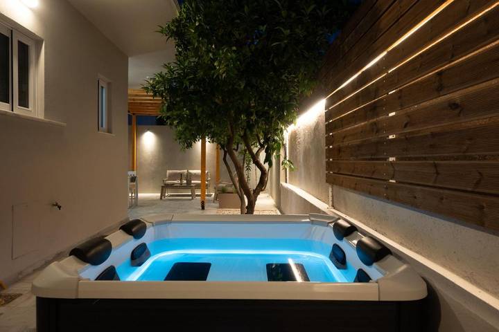 Ferienwohnung für 4 Personen, mit Whirlpool und Terrasse sowie Garten