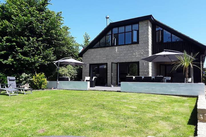 Ferienhaus für 8 Personen, mit Garten und Terrasse sowie Whirlpool auf der Isle of Wight