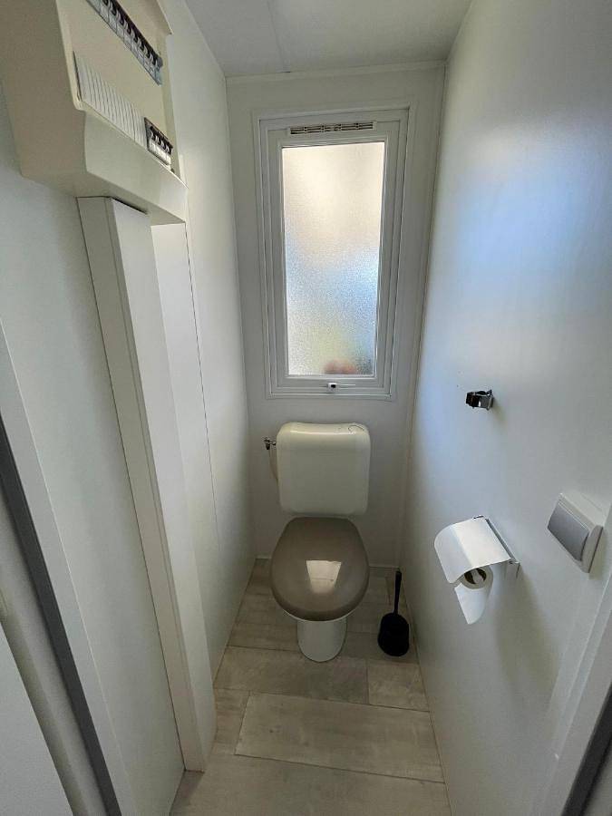 Tente pour 6 personnes, avec terrasse ainsi que piscine et bassin pour enfant, animaux acceptés à Vendays-Montalivet - 2