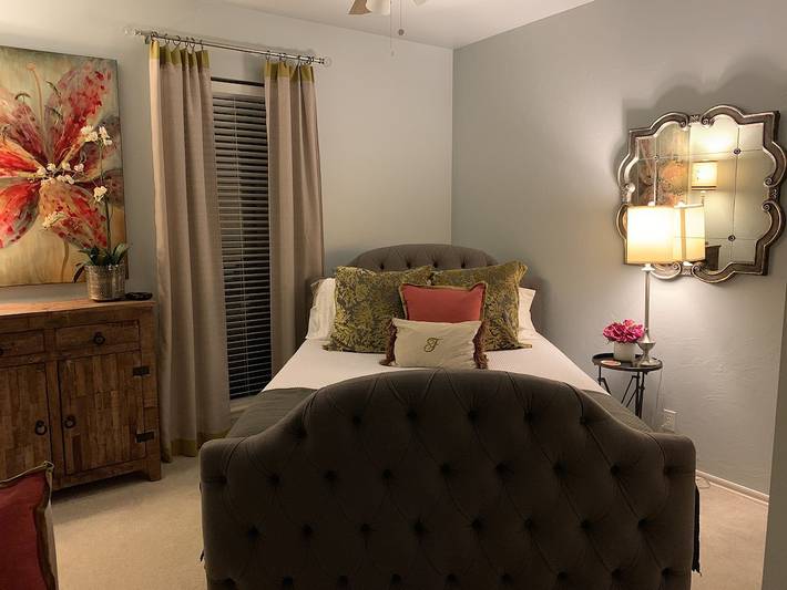Vacation rental for 8 people, with hot tub and yard in Oklahoma City