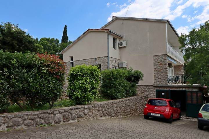 Ganze Wohnung, 3-Zimmer-Ferienwohnung mit Balkon und Meerblick Klenovica, Novi Vinodolski A-5516-a in Klenovica, Primorje-Gorski Kotar