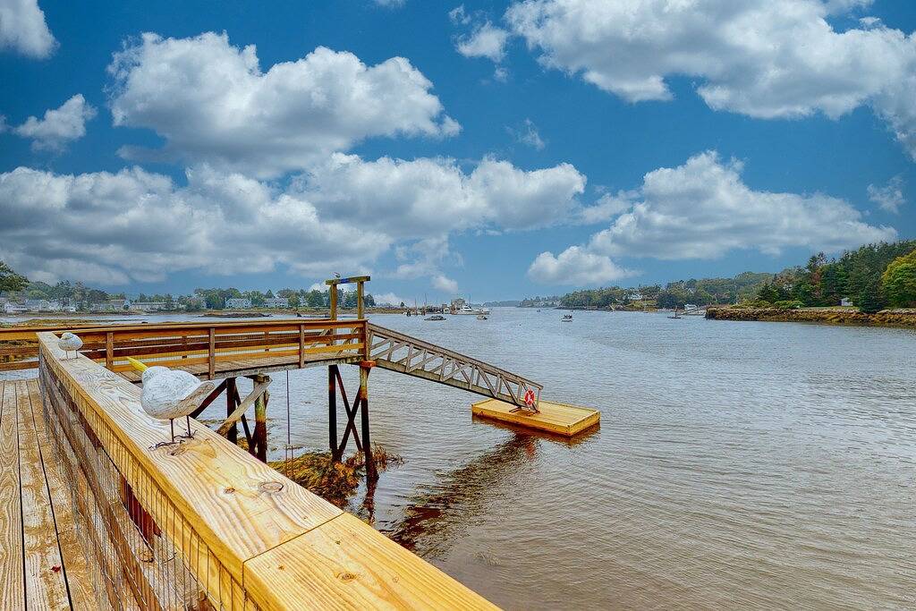 Bayfront Cottage on Mill Cove w/ Private Dock & Furnished Deck - Walk Downtown in Boothbay Harbor, Lincoln County (Maine)