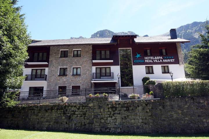 Apartamento para 4 personas, con jacuzzi y terraza además de sauna y piscina en Candanchú