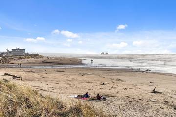 Vacation Home for 7 Guests in Rockaway Beach, Oregon Coast, Picture 3