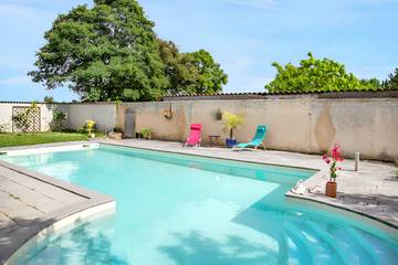 Gîte pour 4 personnes, avec piscine à Duravel