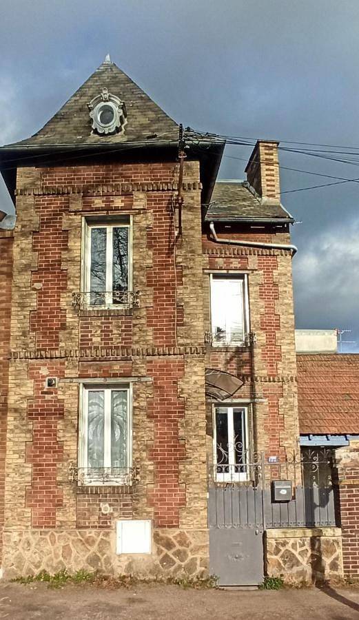 Gîte pour 4 personnes, avec jardin dans Juziers