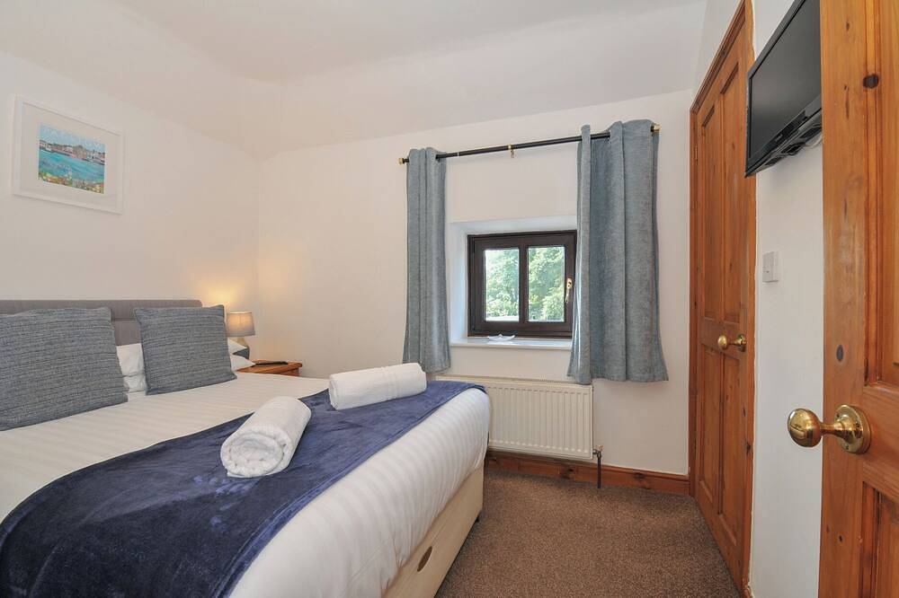 Norvys, pet friendly, country holiday cottage in Bossiney in Tintagel, Pentire Point - Widemouth