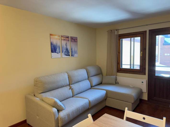 Gîte pour 6 personnes, avec terrasse ainsi que piscine et vue dans Formigal - 3