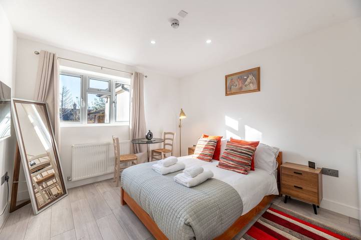 Apartment for 2 people, with garden in Surrey