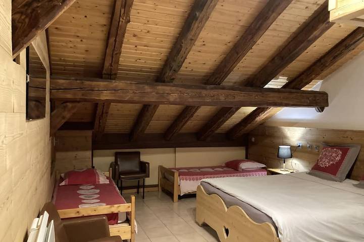 Gîte pour 18 personnes, avec terrasse ainsi que jacuzzi et sauna à Mieussy - 4