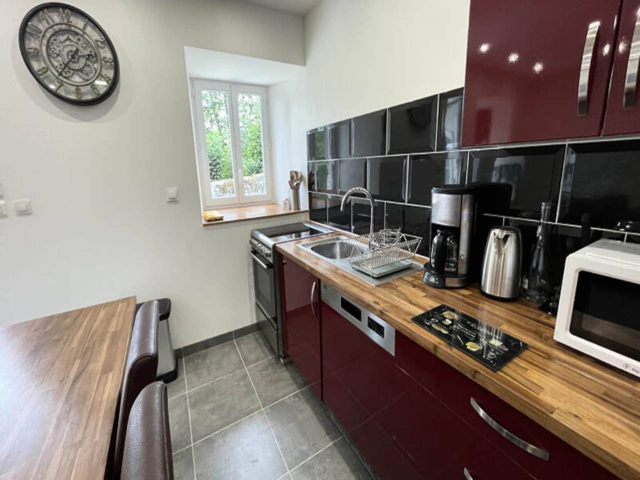 Entire apartment, House in Chambeuil near Lioran Ski Slopes in Laveissière, Volcans d'Auvergne Regional Nature Park