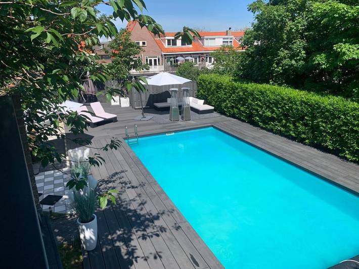 Ferienwohnung für 3 Personen, mit Terrasse und Garten sowie Pool und Ausblick