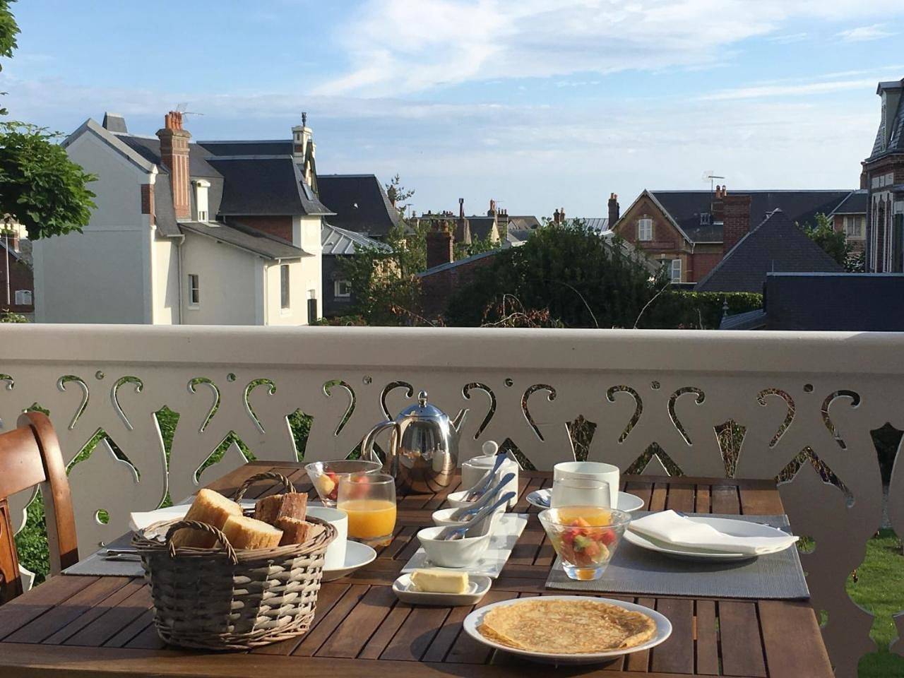 Quadruple Room with Sea View in Villers-sur-Mer, Région de Lisieux