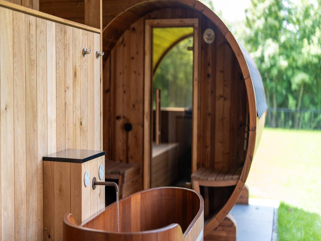 Wellness 12p villa in Thorn met sauna in Thorn, Limburg