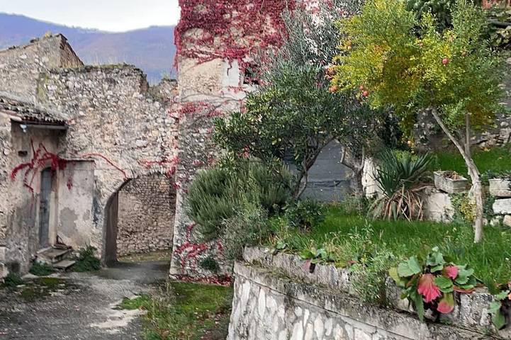 Erleben Sie authentisches Abruzzo! Federas Haus in Capestrano, Ihr idealer Rückzugsort. in Capestrano, Gran Sasso