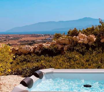 Location de vacances pour 2 personnes, avec terrasse ainsi que vue et jardin, animaux acceptés dans Drios