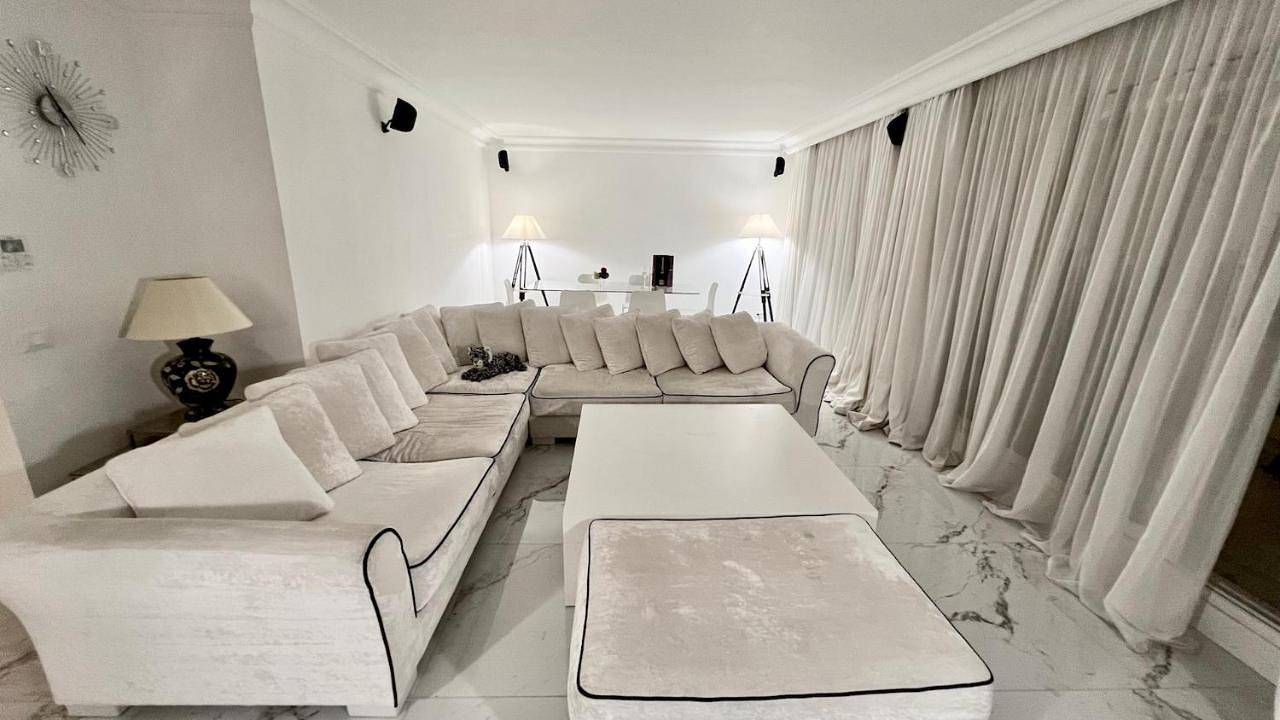 Apartamento entero, Two-Bedroom Apartment in Beausoleil, Costa mediterránea (Francia)