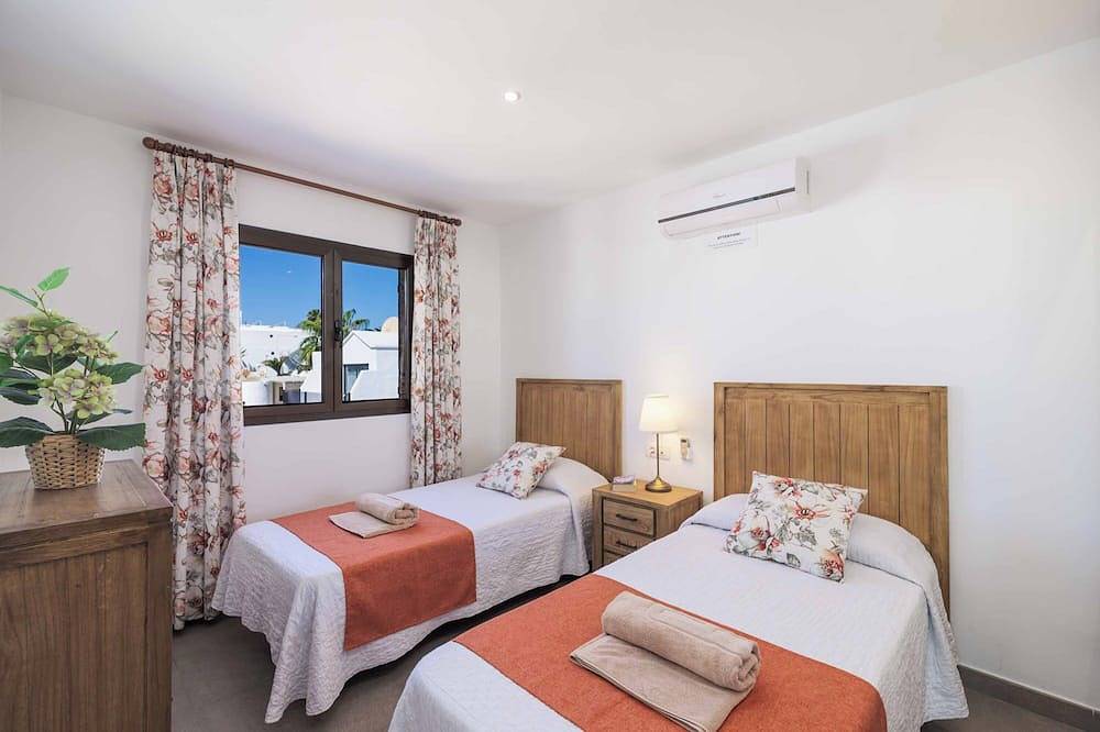 Villa Sol - Two Bedroom Villa, Sleeps 4 in Puerto del Carmen, Tías