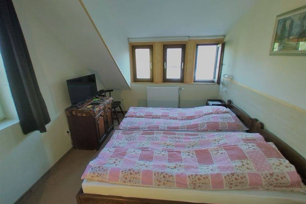 Ganze Wohnung, Kleines Dorf, kleines Gästehaus, Wein und Entspannung in der Weinregion Neszmély 7682 in Dunaszentmiklós, Kleingebiet Totis