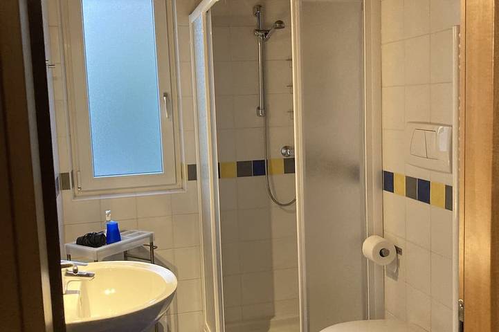 Appartamento intero, App con 2 camere ideal e per 4 persone con vista lago e parcheggio privato in Malcesine, Prealpi Gardesane
