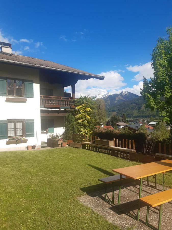 Ferienwohnung für 4 Personen, mit Ausblick und Garten in Zell am See
