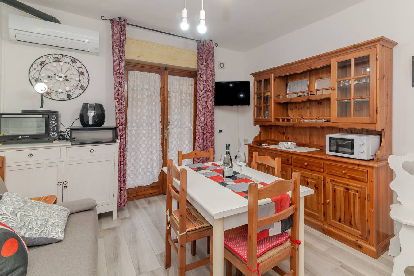 Appartamento intero, Appartamento 'Casa Murticciola' con Balcone e Aria Condizionata in Parco Nazionale dell'Arcipelago di La Maddalena, Isola della Maddalena