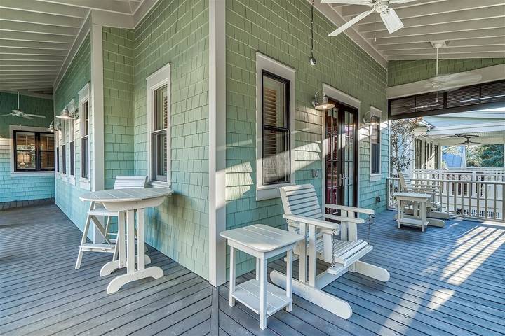 Vacation house for 14 people, with pool and hot tub in Seaside