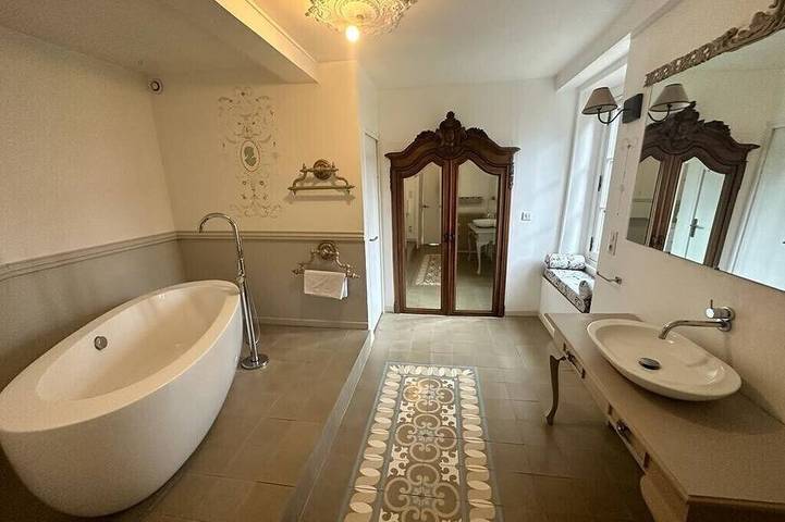 Château pour 2 personnes, avec piscine et jardin dans Auvergne-Rhône-Alpes - 4
