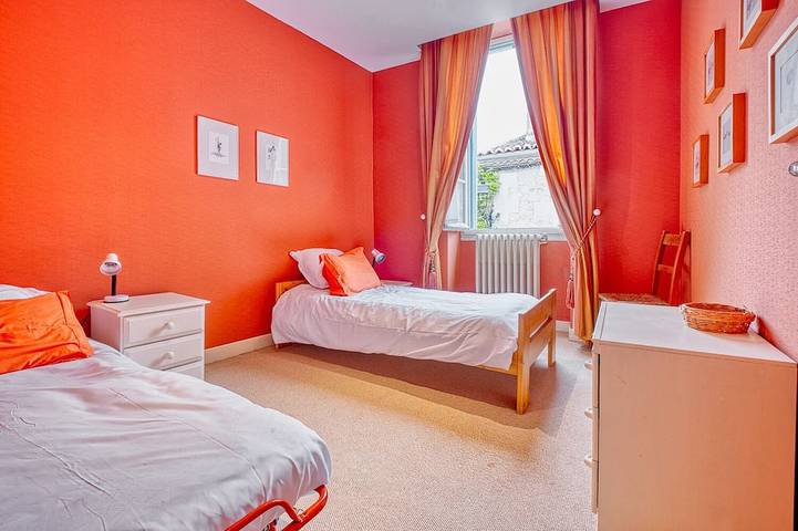 Location de vacances pour 12 personnes, avec jardin et terrasse à Saint-Privat-des-Prés - 2