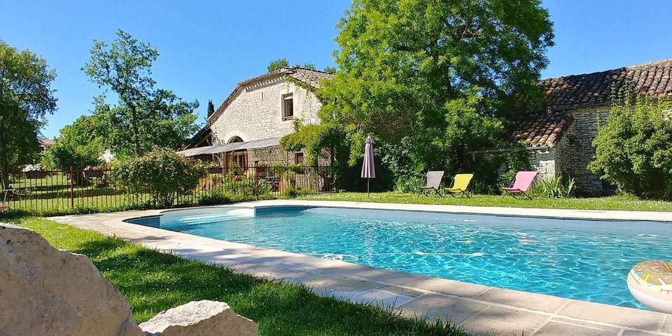 Location de vacances pour 14 personnes, avec piscine ainsi que jacuzzi et jardin à Lalbenque - 2