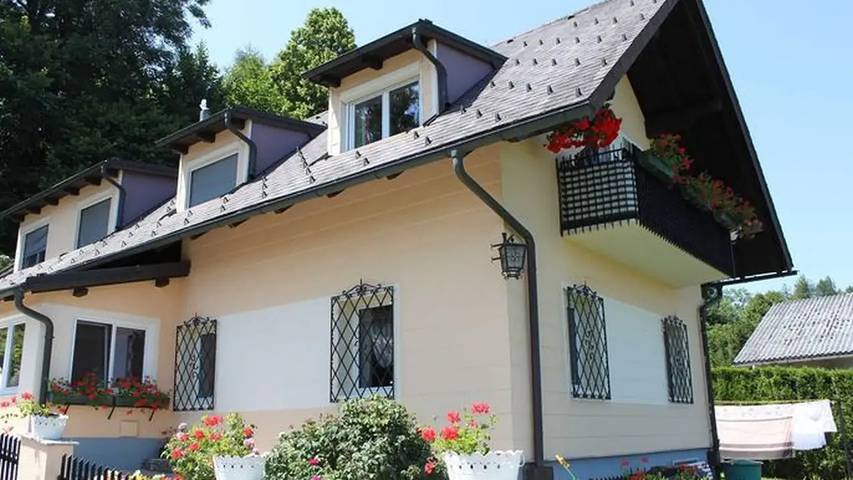 Ferienwohnung für 3 Personen, mit Balkon und Garten in Gmunden