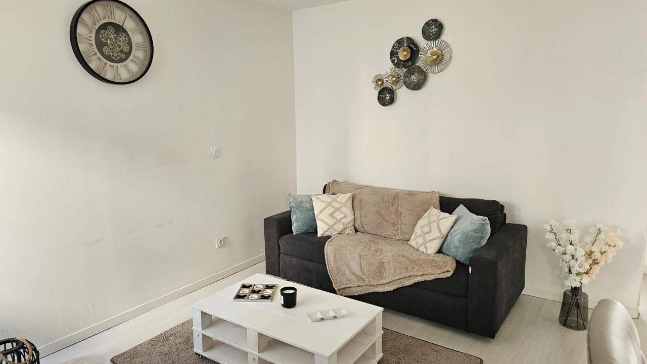 Appartement entier, One-Bedroom Apartment in Oyonnax, Nantua