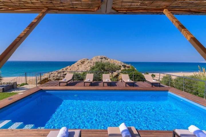 Chalet para 10 personas, con Balcón y Terraza además de Jardín y Piscina en Atlanterra