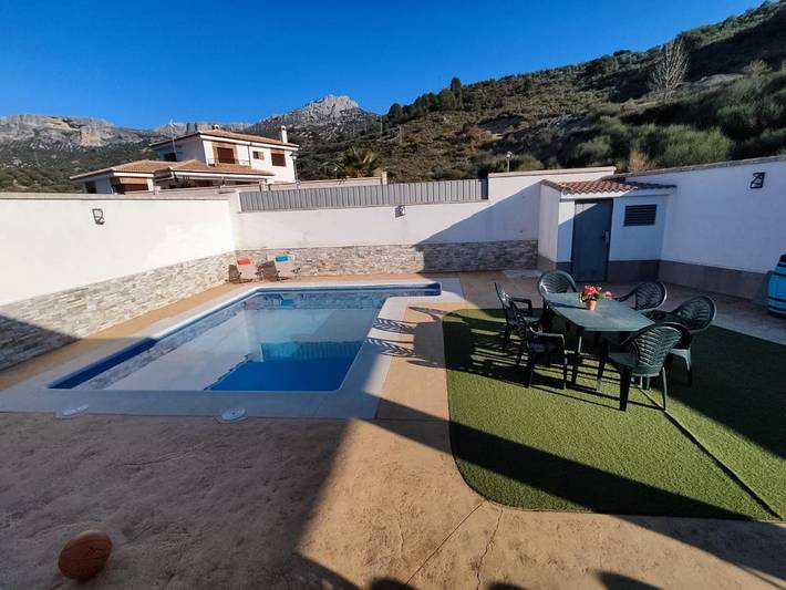 Chalet para 10 personas, con vistas además de jardín y piscina en Comarca Metropolitana de Jaén - 4