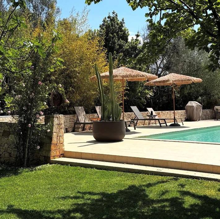 Chambre d’hôte pour 2 personnes, avec terrasse ainsi que jardin et piscine