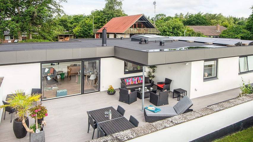 Ferienhaus für 7 Personen, mit Whirlpool und Garten in Høll