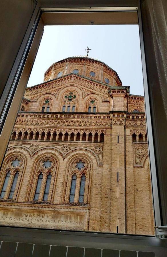 Camera e Bagno Privato a 3 minuti dalla Stazione in Bologne, Province de Bologne