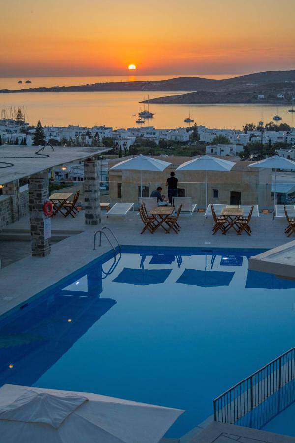 Hôtel pour 2 personnes, avec vue et piscine ainsi que bassin pour enfant et jardin
