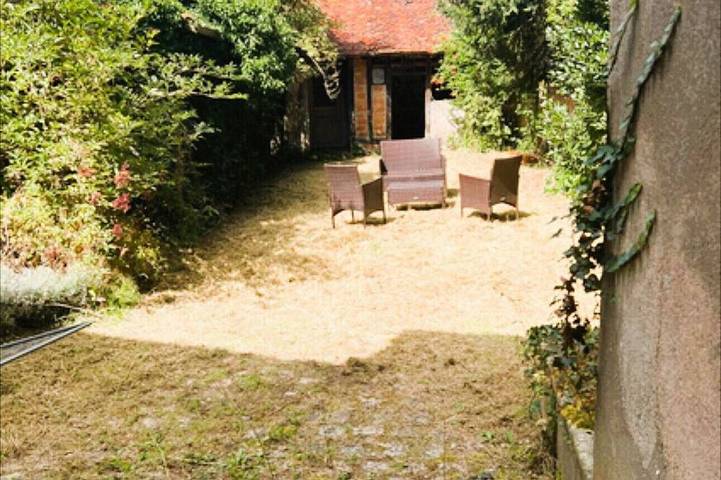 Entire apartment, Ground floor studio - 1 person - exhibition park - courtyard in Vierzon, Vierzon Region