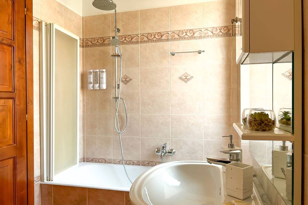 Apartamento entero, Crazi4Rome Guesthouse - Near Metro Battistini in Primavalle, Roma