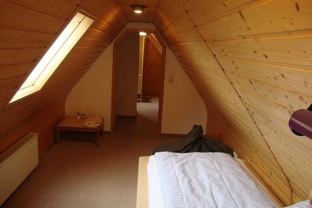 Ganze Wohnung, Gemütlich und zeitlos modern eingerichtete Ferienwohnung (70 qm) in ruhiger Lage an der romantischen Straße in Dombühl, Romantische Straße