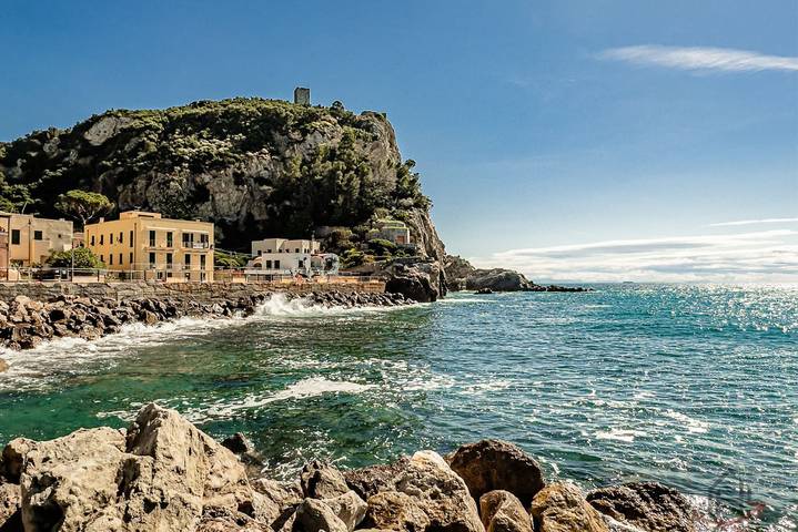 Appartement entier, [Extérieur frais] Parking gratuit • Climatisation • Mer à 1 km in Finale Ligure, Commune de Finale Ligure