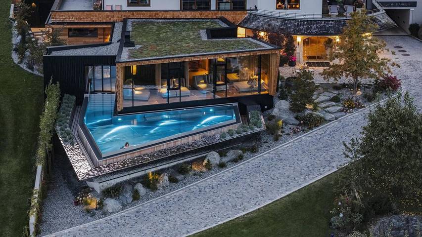 Hütte für 8 Personen, mit Garten und Pool sowie Sauna und Balkon, kinderfreundlich in Fügen