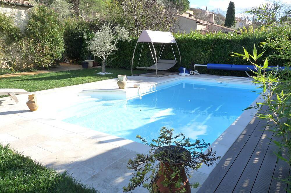 Jolie maison au calme dans un cadre de verdure avec piscine in Manosque, Parc naturel régional du Luberon
