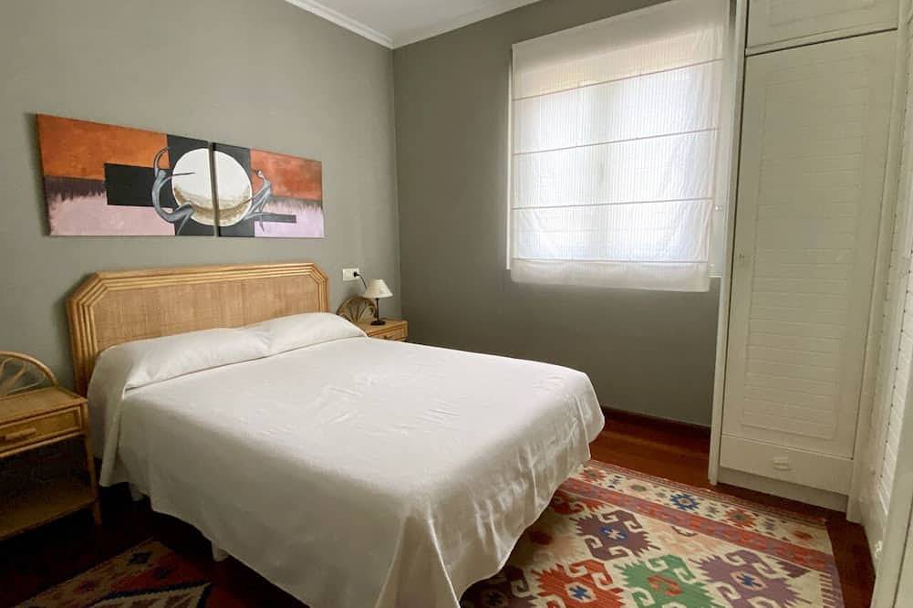 Apartamento entero, Apartamento en una gran ubicación con impresionantes vistas ya pocos minutos de la playa! in Ortigueira, Costa de Galicia